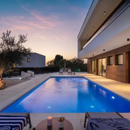 Old Olive V - Heated Pool - By Vivi Rent Villa *