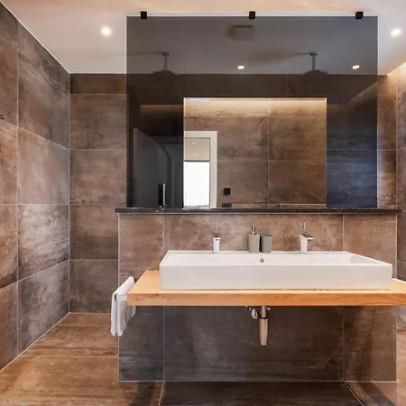 Old Olive V - Heated Pool - By Vivi Rent Villa