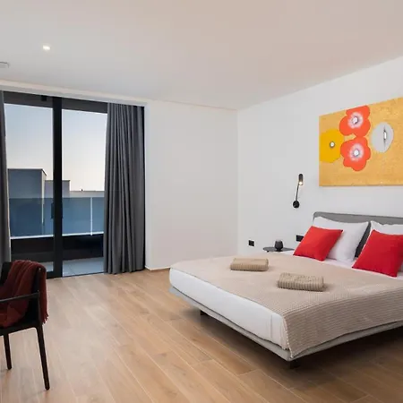 Old Olive V By Vivi Rent Villa *