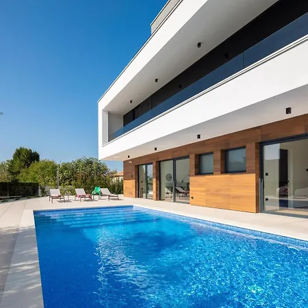 Old Olive V - Heated Pool - By Vivi Rent