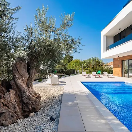 Villa Old Olive V - Heated Pool - By Vivi Rent