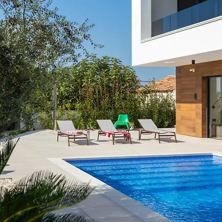 Old Olive V - Heated Pool - By Vivi Rent Villa *