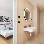 Old Olive V - Heated Pool - By Vivi Rent