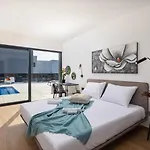 Old Olive V - Heated Pool - By Vivi Rent فيلة فودنيان