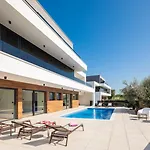 Old Olive V - Heated Pool - By Vivi Rent فيلة