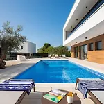 فيلة Old Olive V - Heated Pool - By Vivi Rent